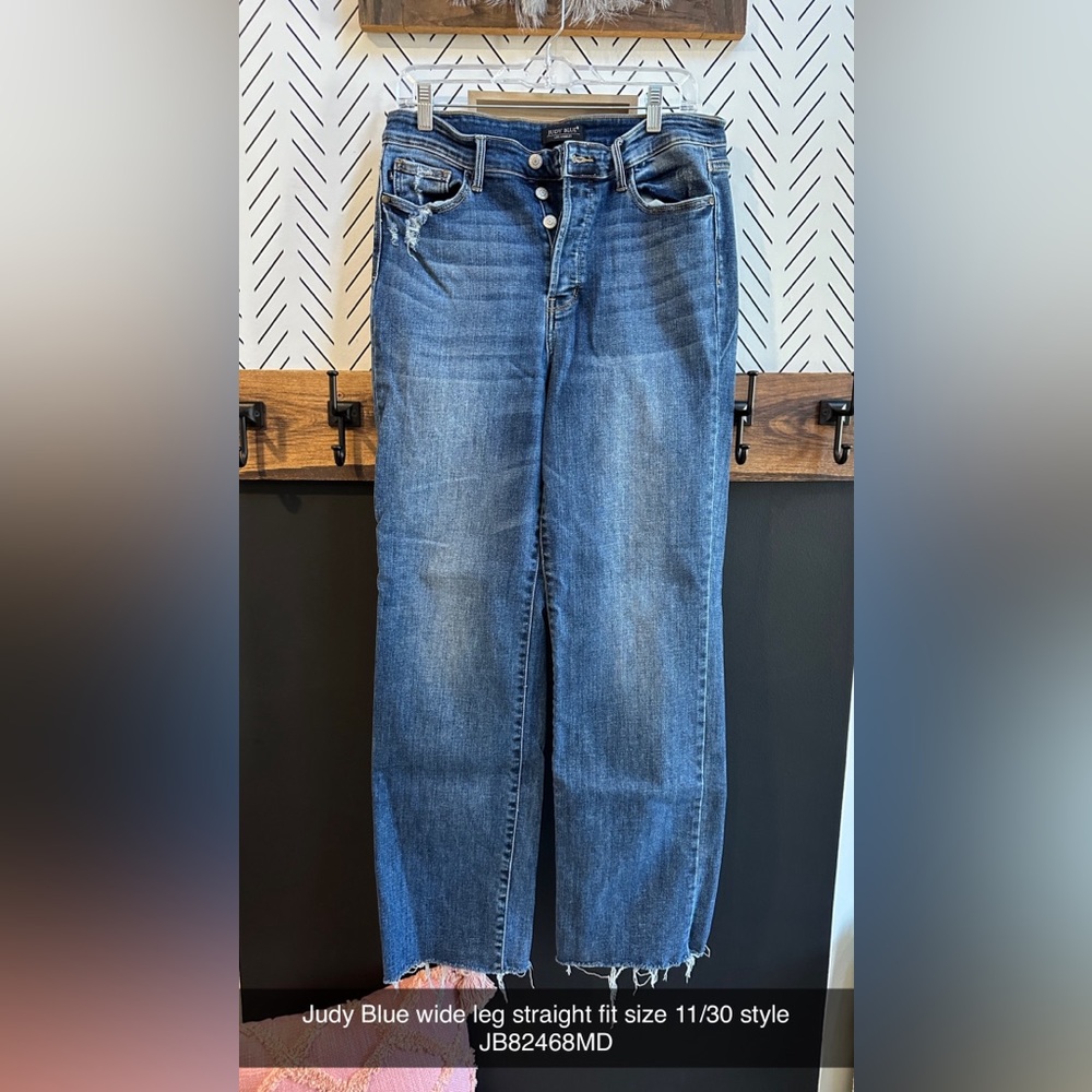 Judy Blue wide leg straight fit size 11/30 style JB82468MD